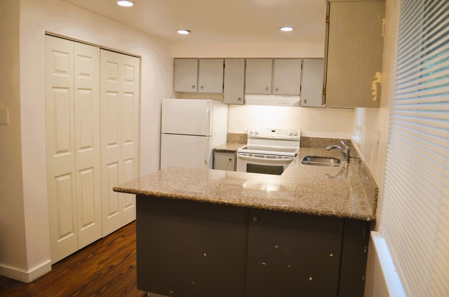 Building Photo - 319 Linn Ave