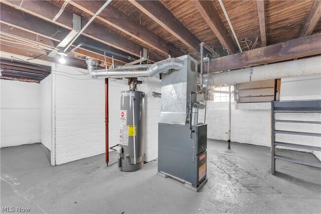 Building Photo - 18810 Arrowhead Ave