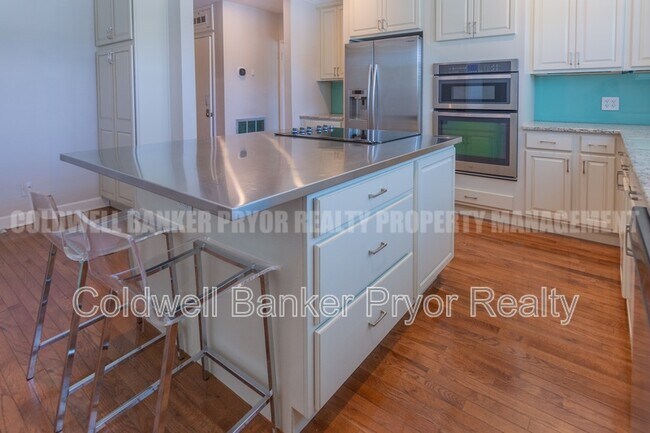 Building Photo - 4890 College Dr E