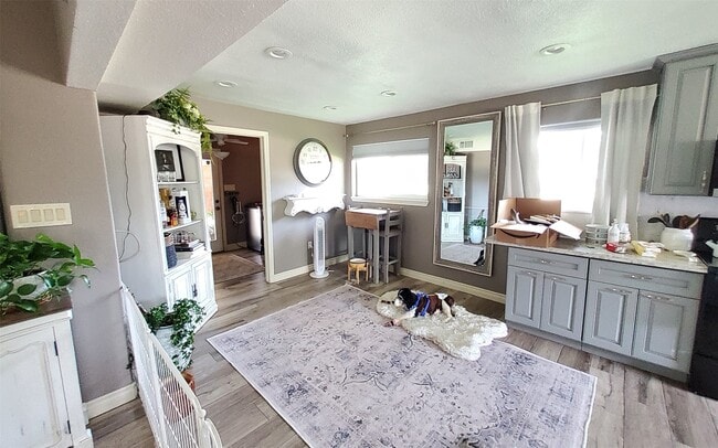 Building Photo - 4423 Meyerwood Dr