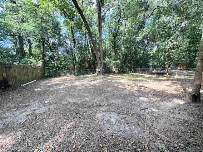 Building Photo - 2922 Oakwood Dr