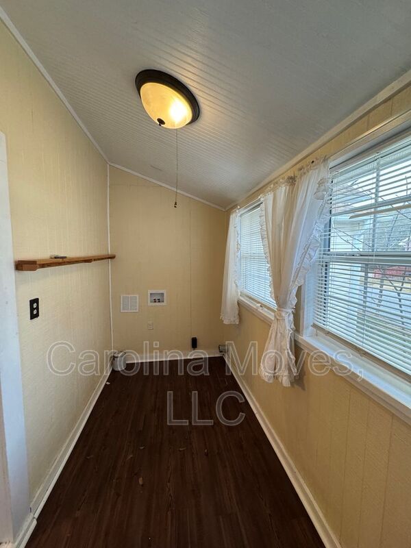 Building Photo - 101 S 7th St