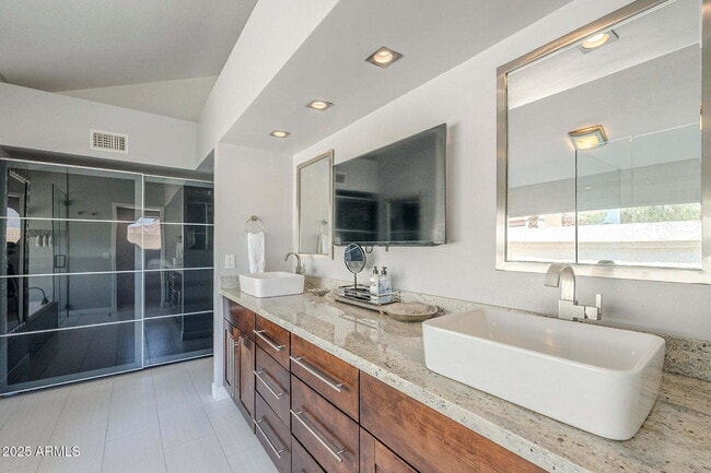 Building Photo - Long Term Luxury Furnished Rental, also av...