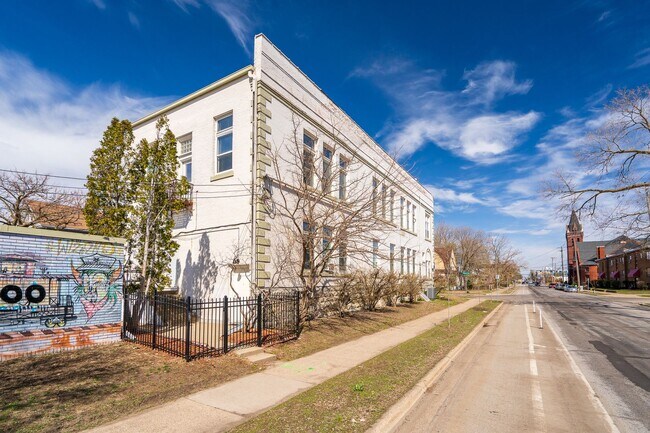 Building Photo - Pillsbury