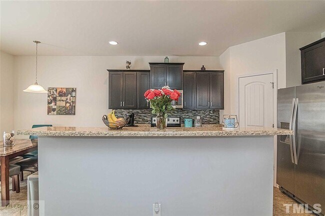 Building Photo - Room in 4 Bedroom Home at Bluegrove Rd