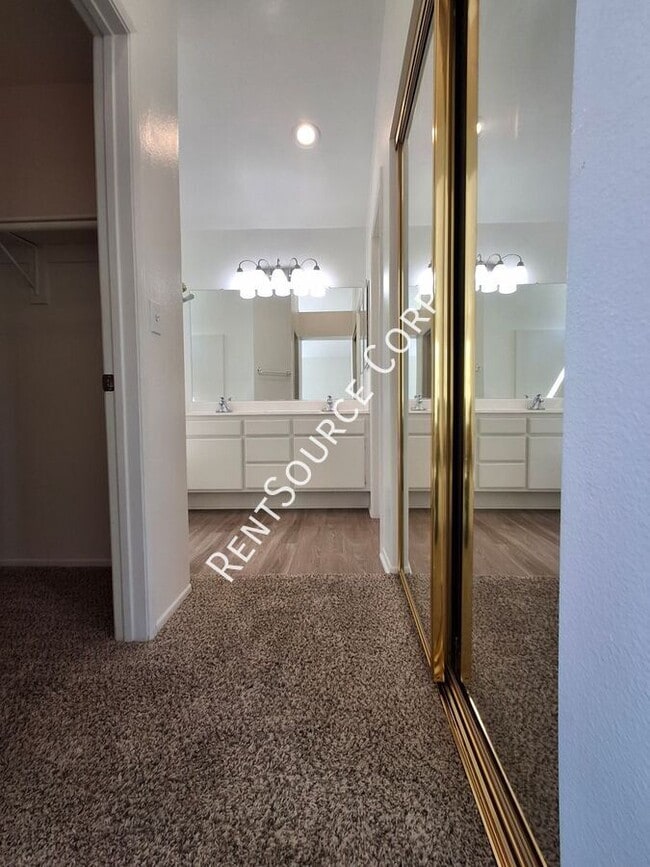 Building Photo - 30420 Yosemite Dr