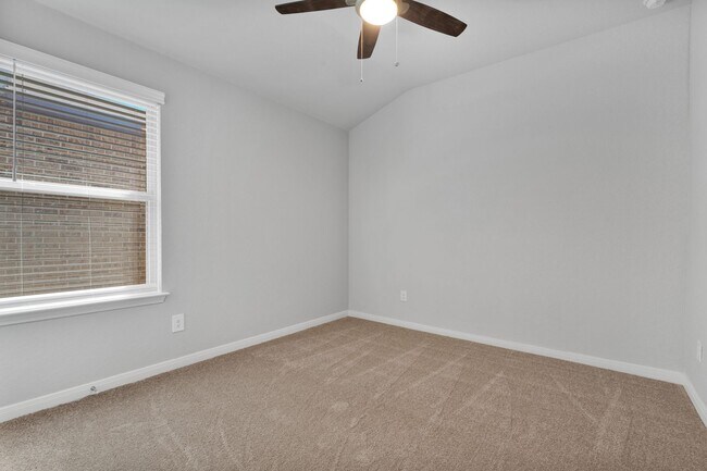 Building Photo - Charming 4-Bedroom 3-Bathroom Home in Westpointe – Community Amenities & Prime Location!