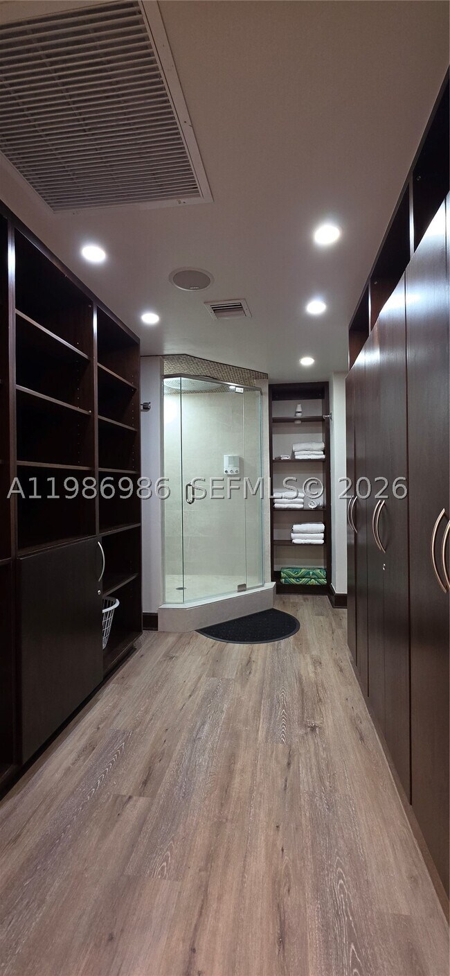Building Photo - 4001 S Ocean Dr