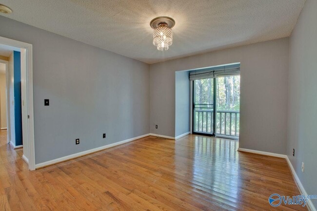 Building Photo - 3018 Live Oak Ln SW