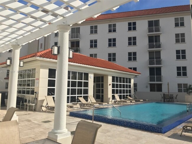 Building Photo - 2030 Douglas Rd