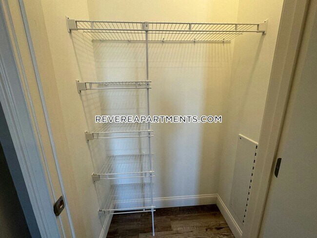 Building Photo - 38 Walnut Ave.