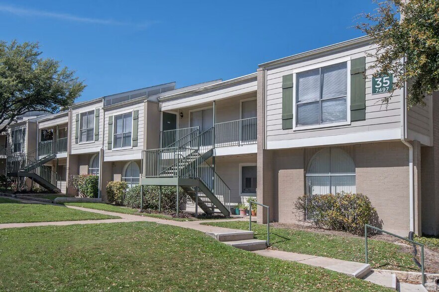 Building Photo - 7581 Chevy Chase Dr