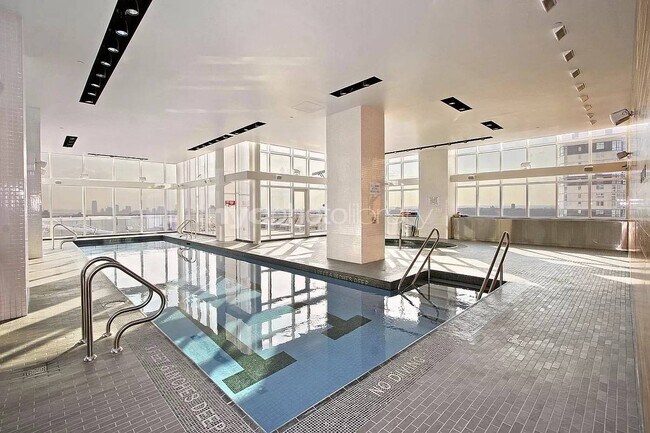 Primary Photo - 350 W 42nd St
