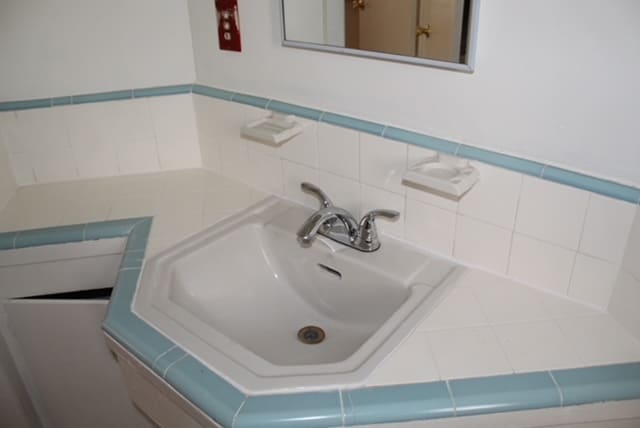 Bathroom - 14431 1/2 Califa St