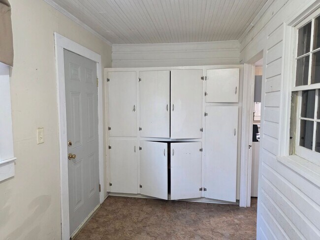 Building Photo - Charming 2 Bedroom, 1 Bath Home in Peaceful Siloam Setting