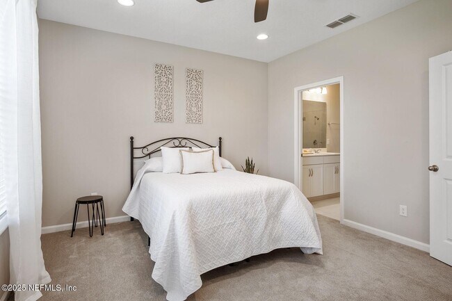 Building Photo - 698 Cherry Elm Dr