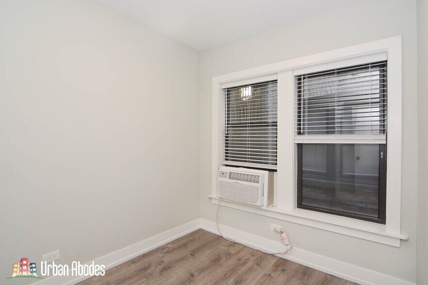 Building Photo - 711 W Brompton Ave