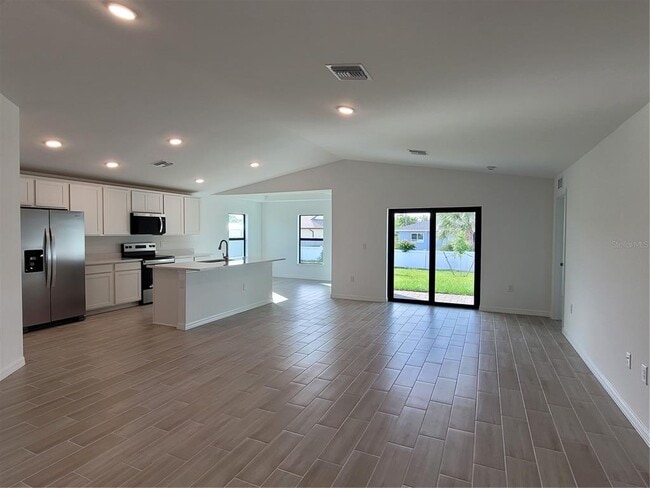 Building Photo - 11100 Vanessa Ave