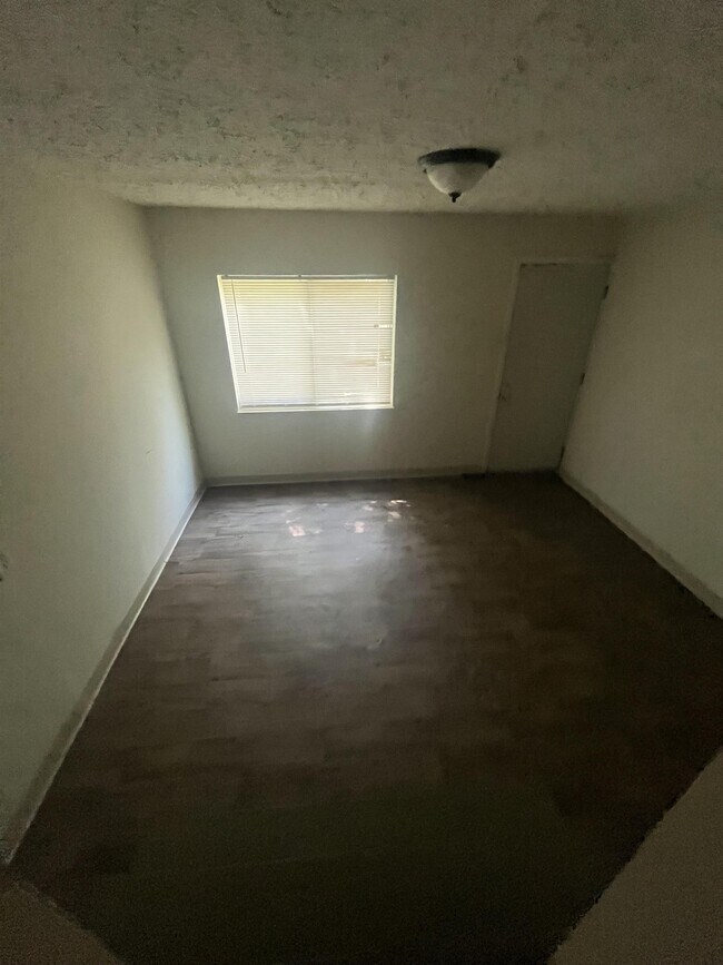 Building Photo - 2231 Delavan Dr