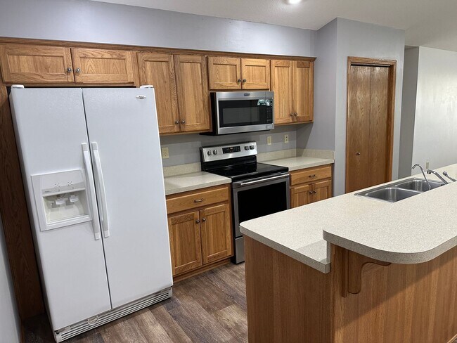 Building Photo - GREAT FAMILY HOME!