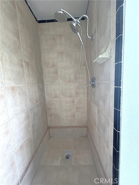 Building Photo - 811 Drake Ave