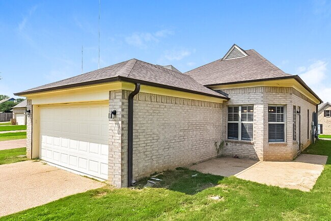 Building Photo - 7393 Brentridge Dr