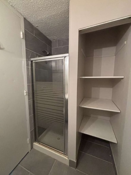 Building Photo - 16 E Old Willow Rd