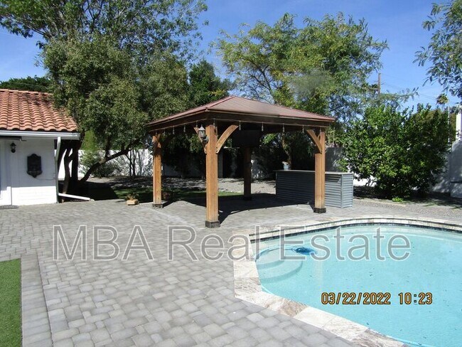 Building Photo - 2802 E Weldon Ave