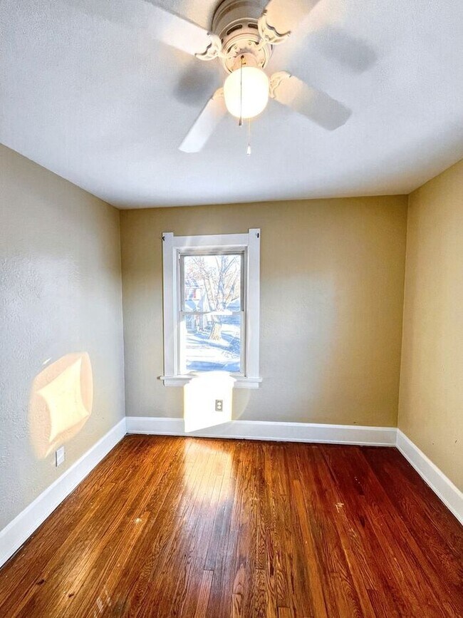 Building Photo - Charming 3-Bedroom Home / Pet-Friendly / V...