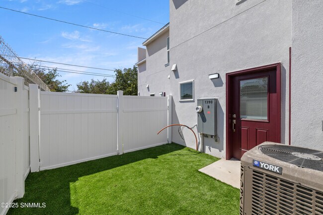 Building Photo - 1390 Monte Vista Ave