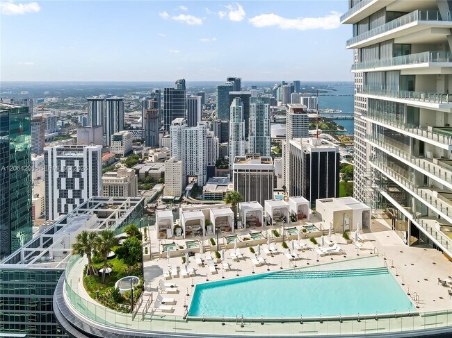 Building Photo - 300 Biscayne Blvd Way