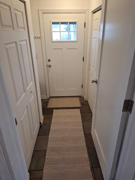 Building Photo - 8 Bash Rd