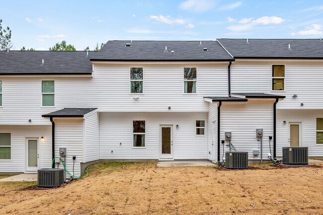 Building Photo - MOVE IN READY! BRAND NEW 4 bedroom 2.5 bat...