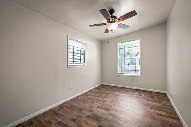 Building Photo - 1066 W 13th St