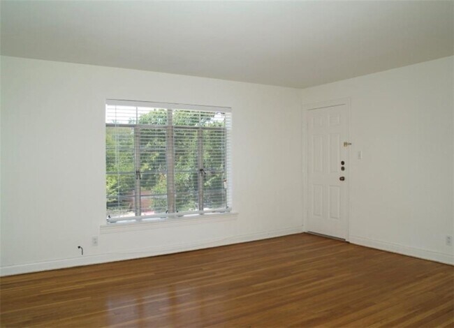 Building Photo - 307 E 33rd St
