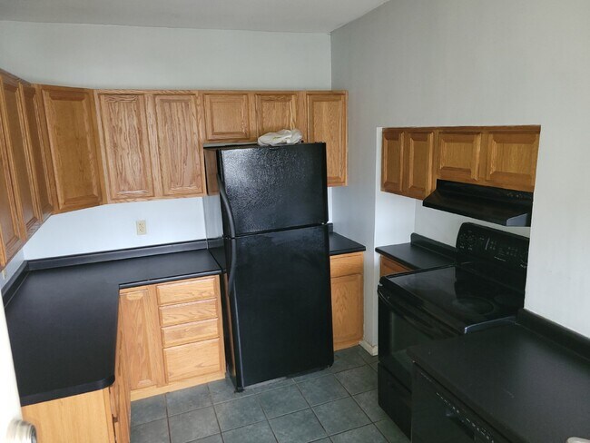 Building Photo - Two Bedroom Condo with Bonus Room in Shadyside