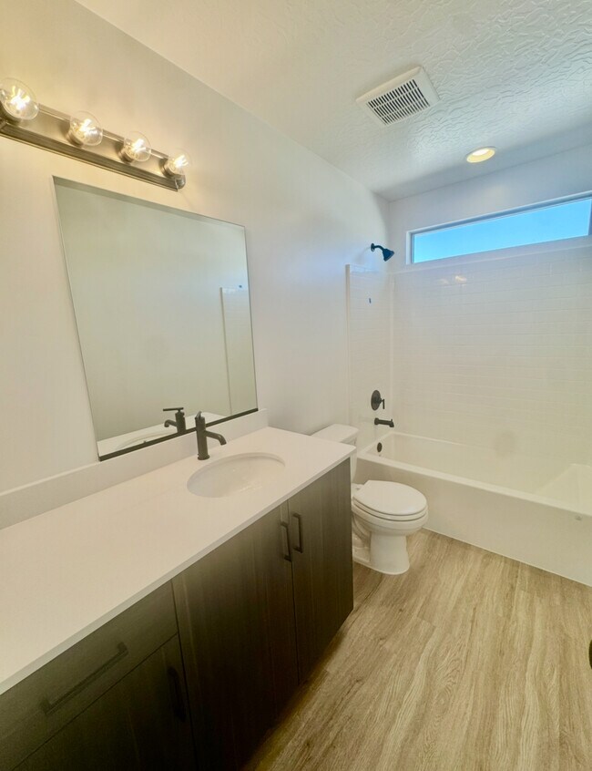 Building Photo - 5709 S Weehawken Ln