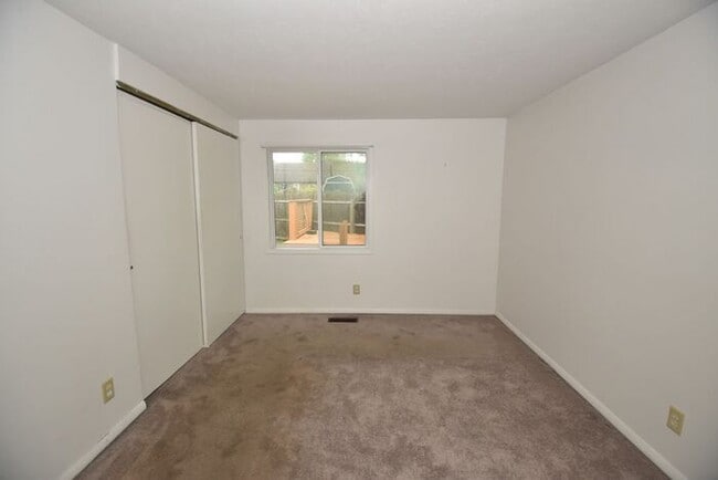 Building Photo - East side of South Bend 3 bedroom, 1.5 bat...