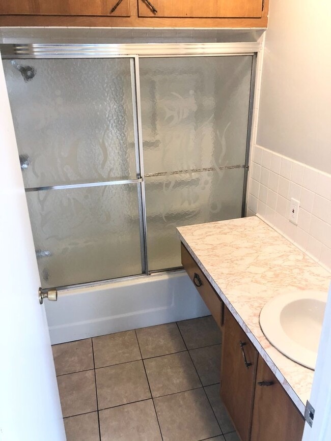 Building Photo - 719-721 E. Monroe