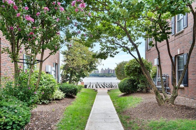 Building Photo - 100 Abbie Ct