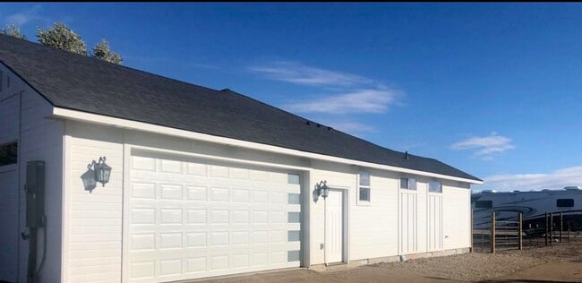 Building Photo - 4280 NE Alexander Way