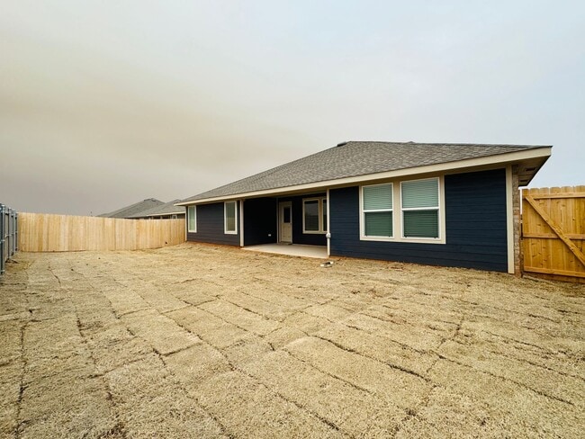 Building Photo - Deer Creek Schools + 4 Bedrooms + Newer Home in The Falling Springs Addition