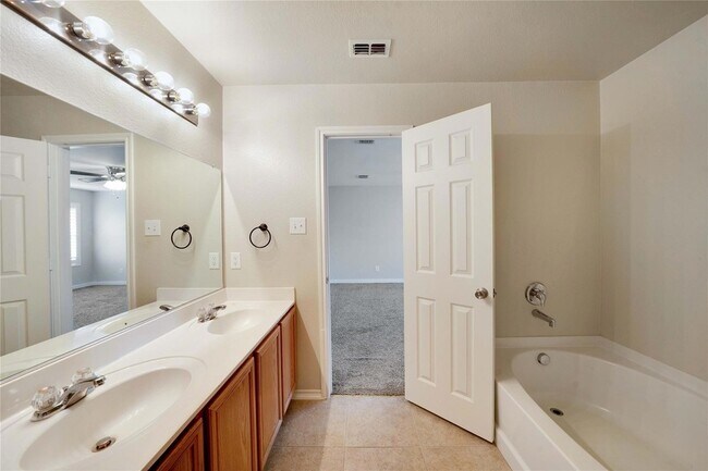 Building Photo - 716 Preston Dr