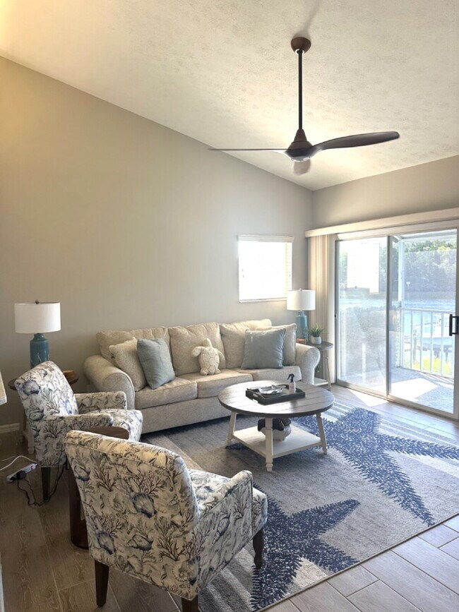 Building Photo - Fully Furnished Waterfront Condo For Rent!