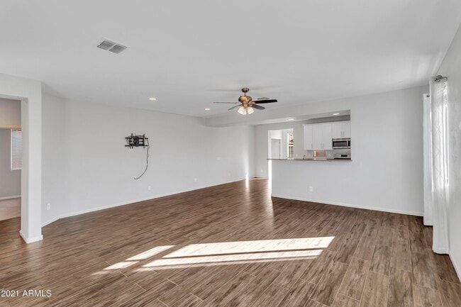 Building Photo - 7047 E Osage Ave