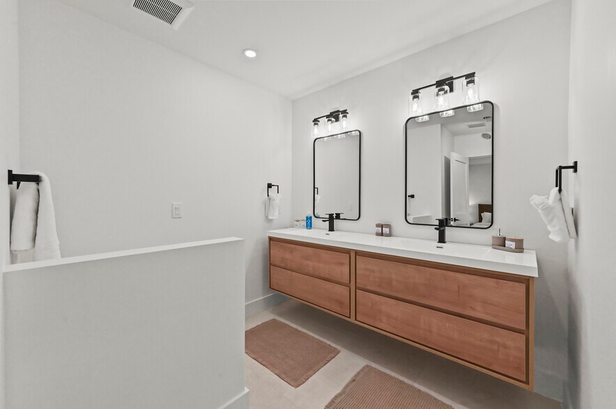 master bathroom - 3400 Parker Ave