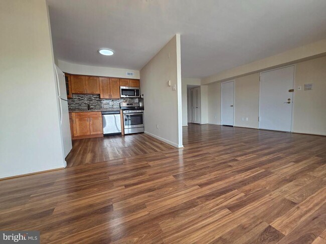 Building Photo - 813 Red Lion Rd