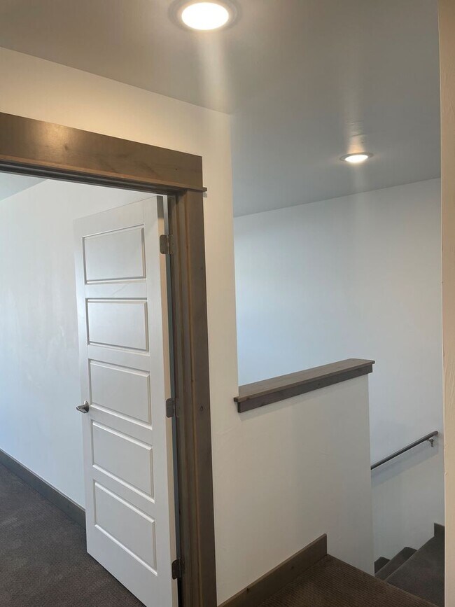 Building Photo - 52 Black Label Wy