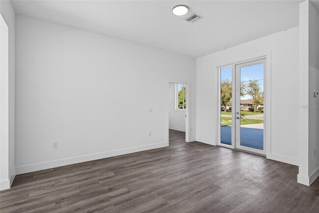 Building Photo - 511 Sweetwater Dr