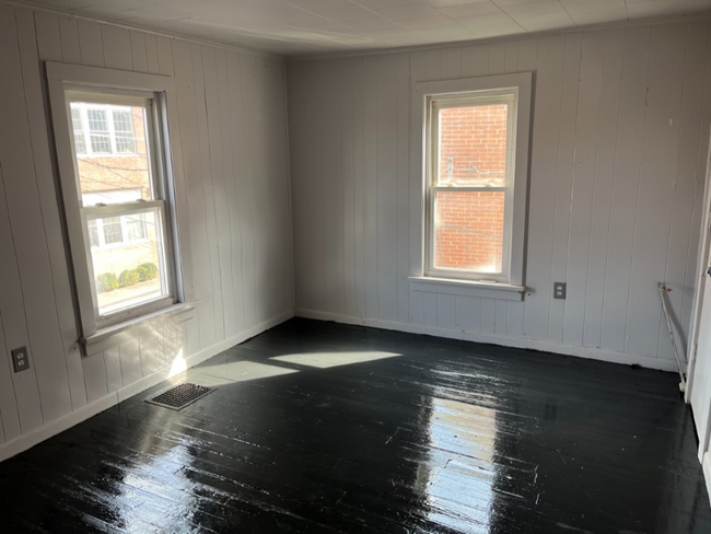 Primary Photo - 127 N 1st St